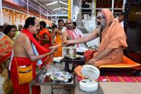 Memento distribution; Picture Courtesy Shri Sadashiv Bana