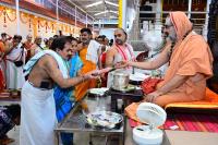 Memento distribution; Picture Courtesy Shri Sadashiv Bana