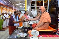 Memento distribution; Picture Courtesy Shri Sadashiv Bana