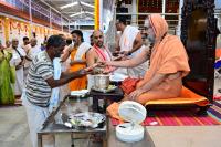 Memento distribution; Picture Courtesy Shri Sadashiv Bana