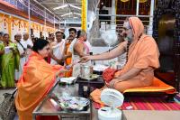 Memento distribution; Picture Courtesy Shri Sadashiv Bana