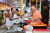 Memento distribution; Picture Courtesy Shri Sadashiv Bana