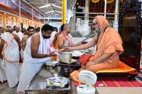 Memento distribution; Picture Courtesy Shri Sadashiv Bana