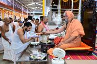 Memento distribution; Picture Courtesy Shri Sadashiv Bana