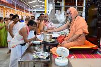 Memento distribution; Picture Courtesy Shri Sadashiv Bana