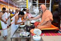 Memento distribution; Picture Courtesy Shri Sadashiv Bana