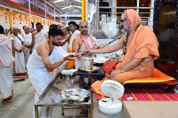 Memento distribution; Picture Courtesy Shri Sadashiv Bana