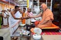 Memento distribution; Picture Courtesy Shri Sadashiv Bana