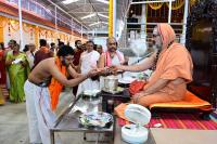 Memento distribution; Picture Courtesy Shri Sadashiv Bana