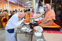 Memento distribution; Picture Courtesy Shri Sadashiv Bana