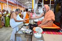 Memento distribution; Picture Courtesy Shri Sadashiv Bana