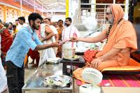 Memento distribution; Picture Courtesy Shri Sadashiv Bana