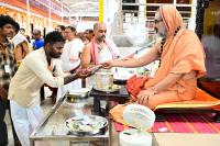 Memento distribution; Picture Courtesy Shri Sadashiv Bana