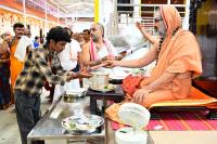 Memento distribution; Picture Courtesy Shri Sadashiv Bana
