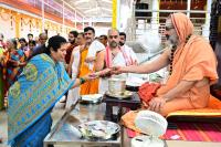 Memento distribution; Picture Courtesy Shri Sadashiv Bana