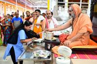 Memento distribution; Picture Courtesy Shri Sadashiv Bana