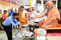 Memento distribution; Picture Courtesy Shri Sadashiv Bana