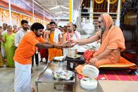 Memento distribution; Picture Courtesy Shri Sadashiv Bana