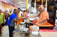 Memento distribution; Picture Courtesy Shri Sadashiv Bana