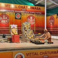 Shri Shiva Pujana by HH Swamiji; Picture Courtesy Shri Jaikishan Kandlur