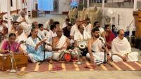 Shri Shiva Pujana by HH Swamiji; Picture Courtesy Shri Jaikishan Kandlur