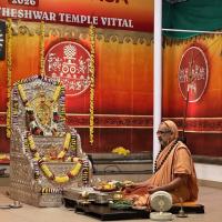 Shri Shiva Pujana by HH Swamiji; Picture Courtesy Shri Jaikishan Kandlur