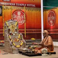 Shri Shiva Pujana by HH Swamiji; Picture Courtesy Shri Jaikishan Kandlur