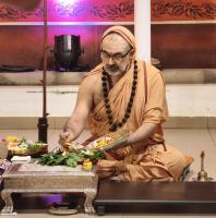 Shri Shiva Pujana by HH Swamiji; Picture Courtesy Shri Jaikishan Kandlur
