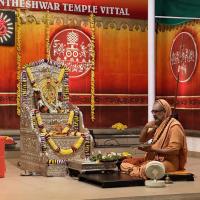 Shri Shiva Pujana by HH Swamiji; Picture Courtesy Shri Jaikishan Kandlur