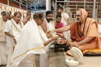 Teertha Vitarana; Picture Courtesy Shri Jaikishan Kandlur