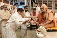 Teertha Vitarana; Picture Courtesy Shri Jaikishan Kandlur
