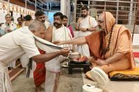 Teertha Vitarana; Picture Courtesy Shri Jaikishan Kandlur