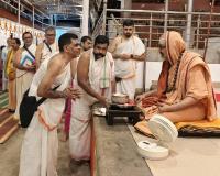 Teertha Vitarana; Picture Courtesy Shri Jaikishan Kandlur