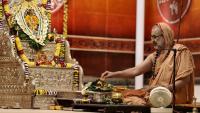 Shri Shiva Pujana by HH Swamiji; Picture Courtesy Shri Jaikishan Kandlur