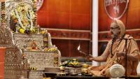 Shri Shiva Pujana by HH Swamiji; Picture Courtesy Shri Jaikishan Kandlur