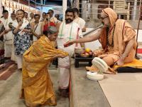 Teertha Vitarana; Picture Courtesy Shri Jaikishan Kandlur