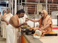 Teertha Vitarana; Picture Courtesy Shri Jaikishan Kandlur