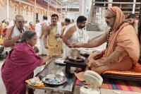 Teertha Vitarana; Picture Courtesy Shri Jaikishan Kandlur