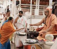 Teertha Vitarana; Picture Courtesy Shri Ganesh Rao