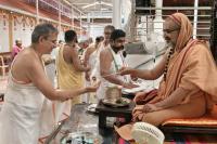 Teertha Vitarana; Picture Courtesy Shri Jaikishan Kandlur
