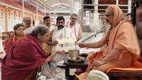 Teertha Vitarana; Picture Courtesy Shri Jaikishan Kandlur