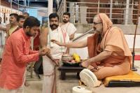 Teertha Vitarana; Picture Courtesy Shri Jaikishan Kandlur
