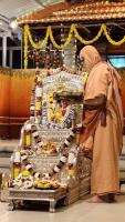 Shri Devi Pujana by HH Swamiji; Picture Courtesy Shri Jaikishan Kandlur