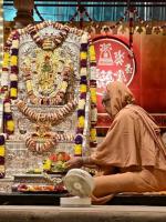 Shri Shiva Pujana by HH Swamiji; Picture Courtesy Shri Jaikishan Kandlur