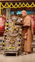 Shri Shiva Pujana by HH Swamiji; Picture Courtesy Shri Jaikishan Kandlur