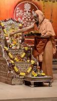 Shri Shiva Pujana by HH Swamiji; Picture Courtesy Shri Jaikishan Kandlur