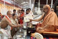 Teertha Vitarana; Picture Courtesy Shri Jaikishan Kandlur