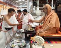 Teertha Vitarana; Picture Courtesy Shri Jaikishan Kandlur