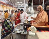 Teertha Vitarana; Picture Courtesy Shri Jaikishan Kandlur