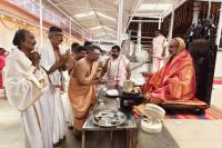 Teertha Vitarana; Picture Courtesy Shri Jaikishan Kandlur